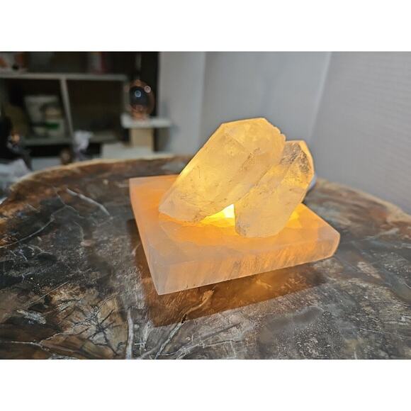 1.24lb Satin spar recharging plate W/ 3pcs Huge Quartz Crystals & Led Light - Picture 7 of 14